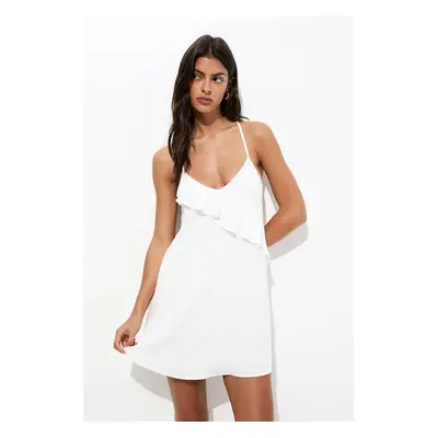 Vestido Curto Branco Com Folhos