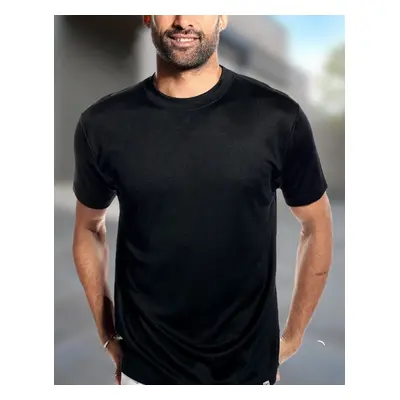 Solid Black T-Shirt for a Sleek and Timeless Look