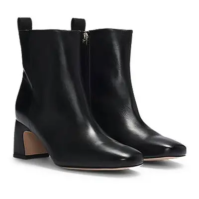 Botas em pele napa com monograma Double B