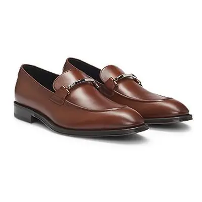 Loafers em pele com material da marca